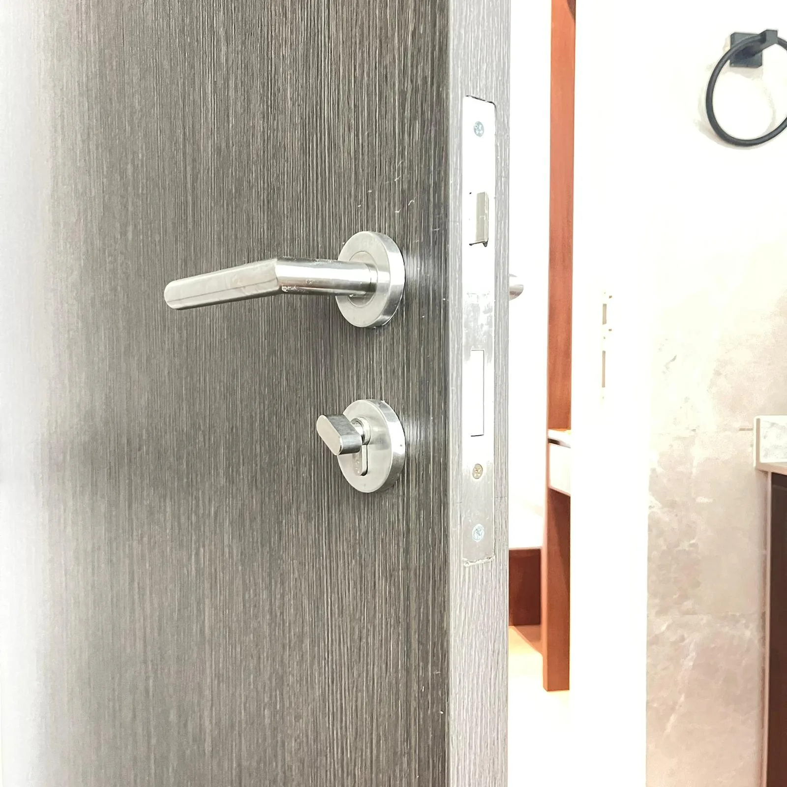 Image 23: Door Lock 1